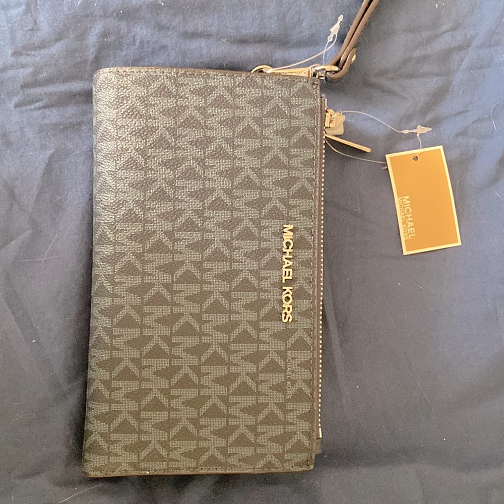 Michael Kors jet-set travel wristlet in Admiral navy